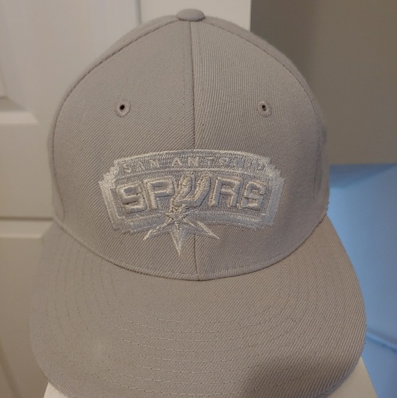 grey spurs hat